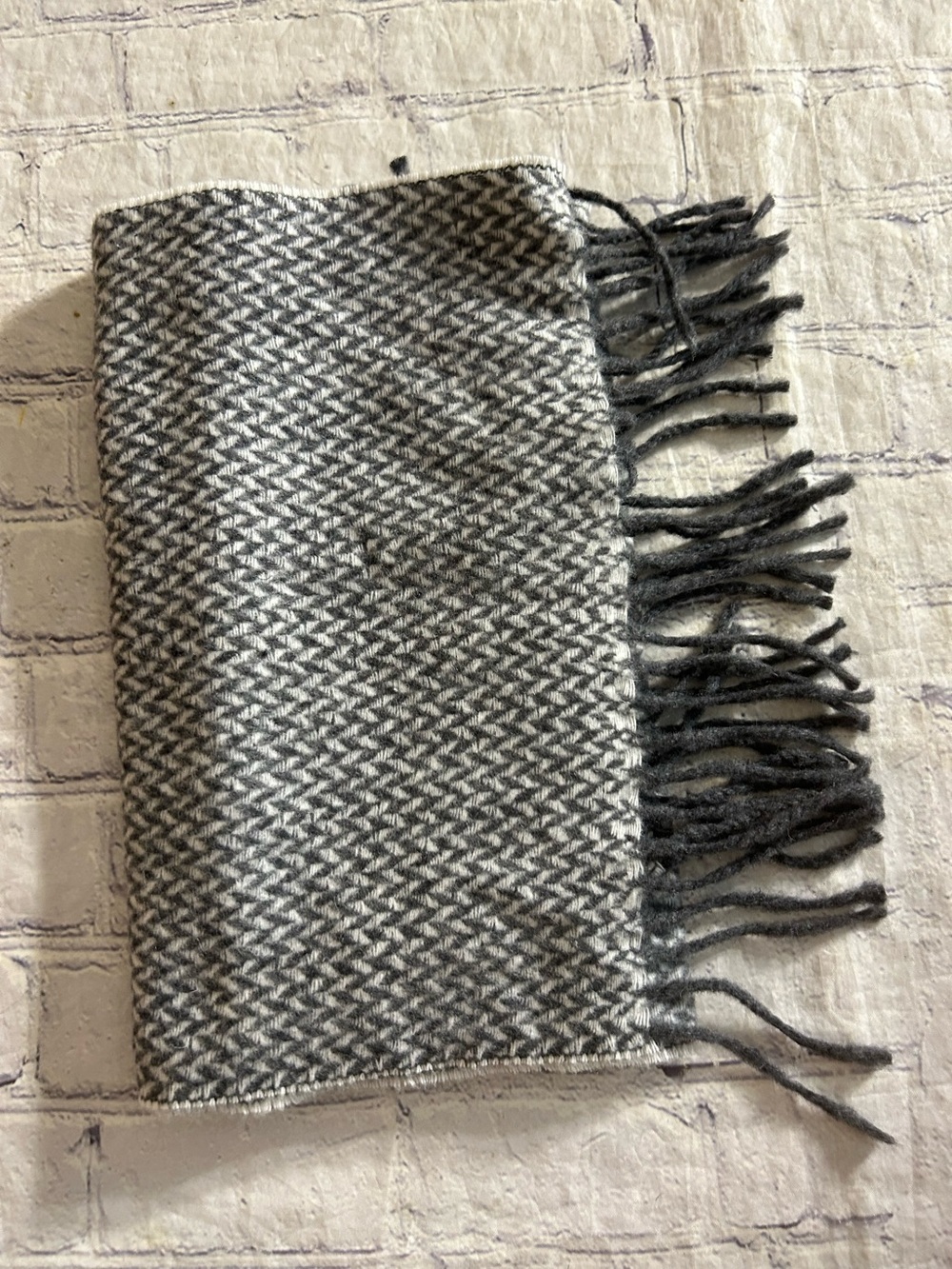 HIGH QUALITY 100% LANA-WOOL ITALY MADE SMALL CHEVRON PATTERNED WITH FRINGE SCARF